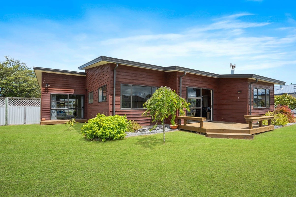 7 Lakemere Way, Kinloch, Taupo - Carousel 1