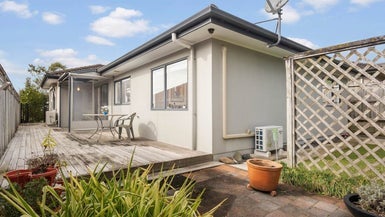 1 Arlose Place, Westgate, Auckland - Carousel 1