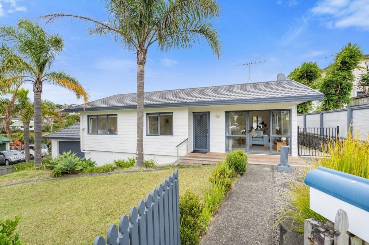 1/6 Knott Road, Stanmore Bay, Whangaparaoa - Carousel 2