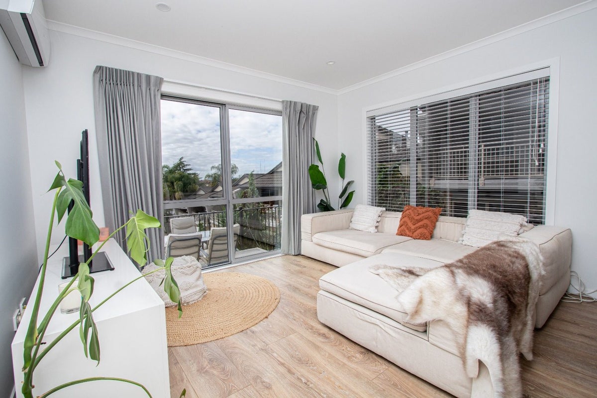 17/19 Ruakiwi Road, Hamilton Lake, Hamilton - Carousel 1