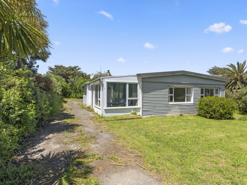 26 Kent Avenue, Waitarere Beach, Levin - Carousel 1