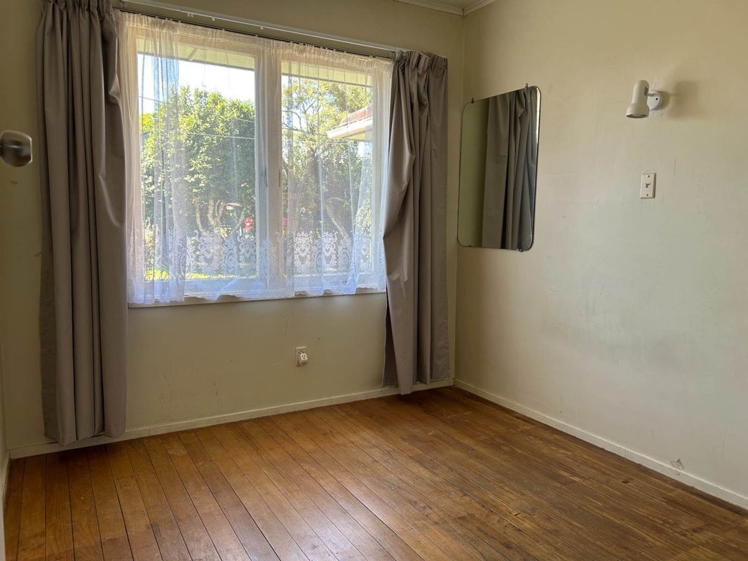 16 Teal Crescent, Beach Haven, Auckland - Carousel 8
