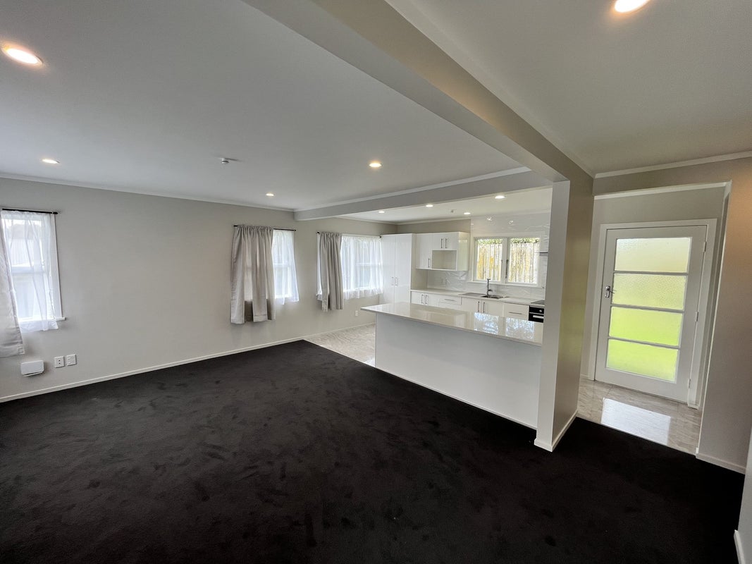 2 Kelston Street, New Lynn, Auckland - Carousel 2