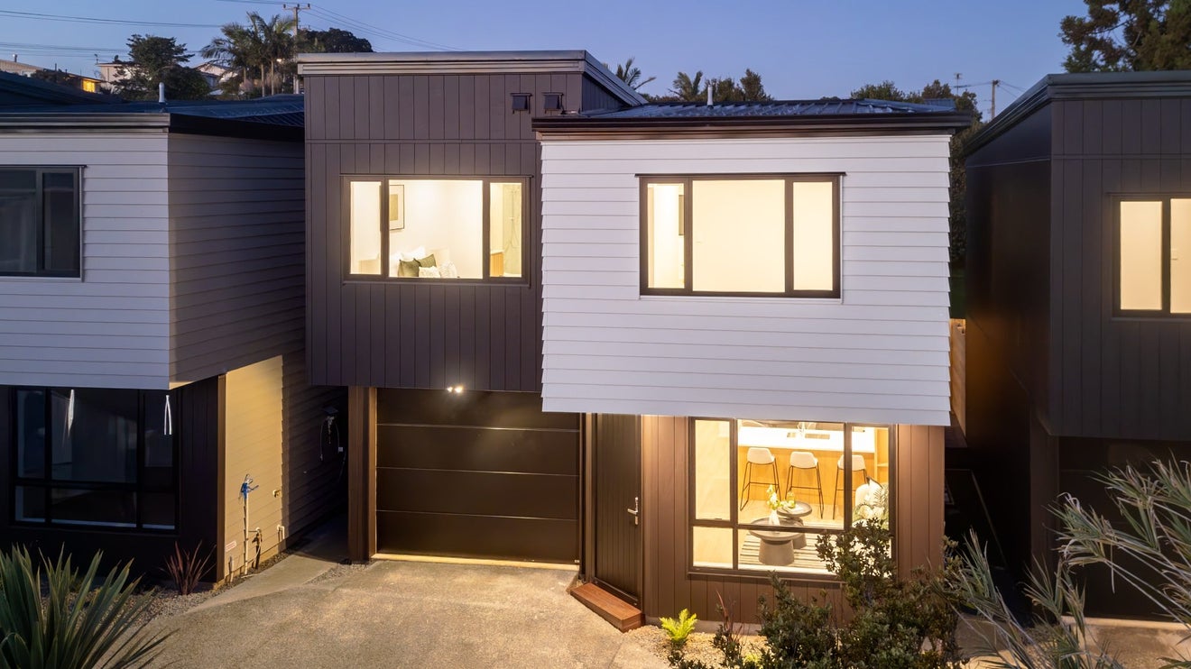 24E Roberts Road, Glenfield, Auckland - Carousel 1