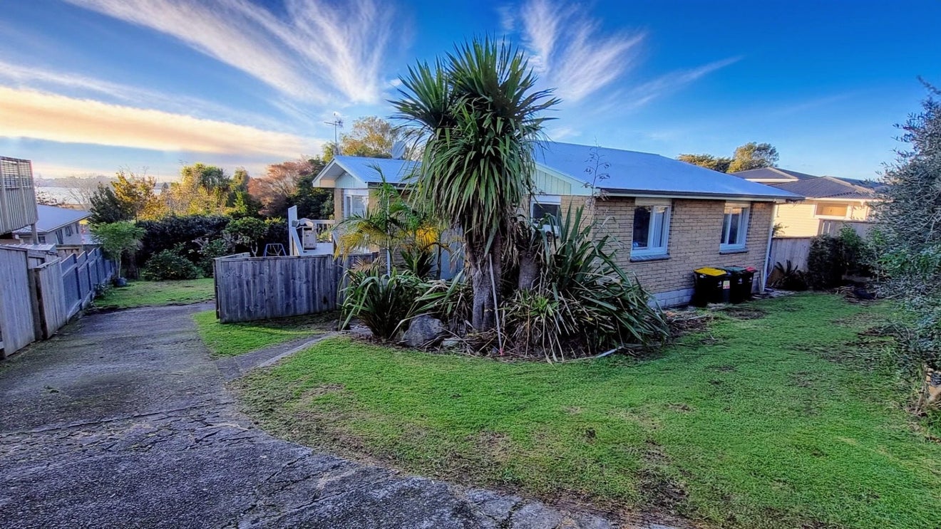 1 Fern Way, Brookfield, Tauranga - Carousel 1