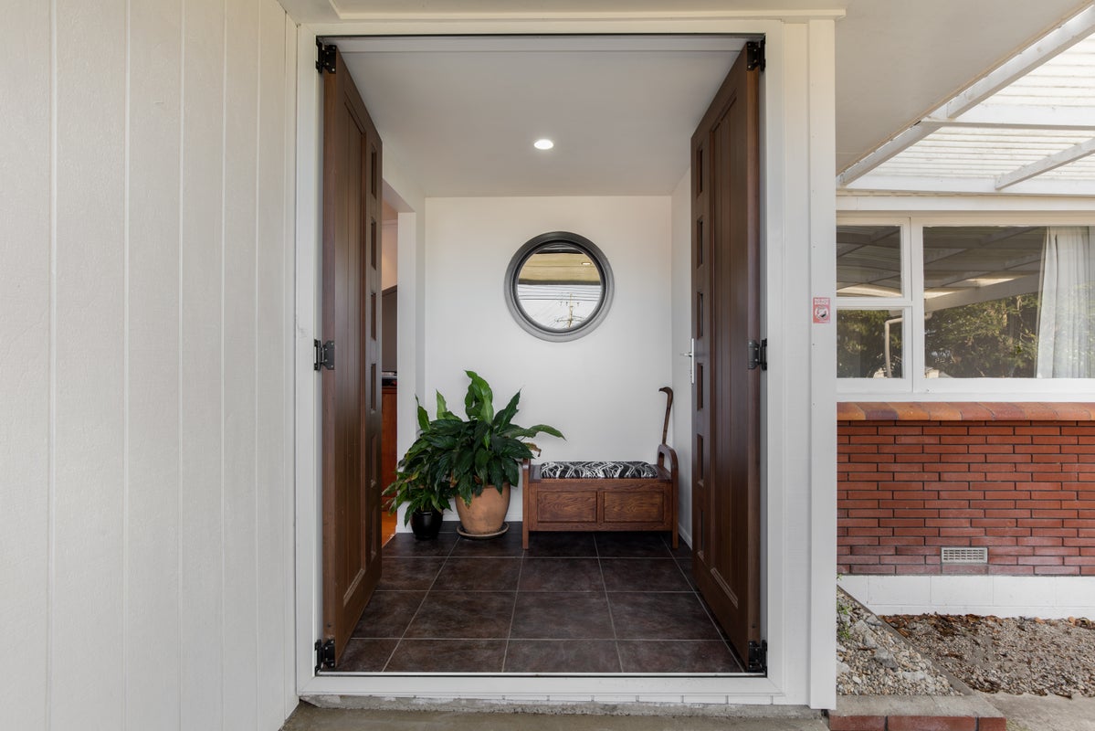 8 Thwaites Place, Leamington, Cambridge - Carousel 2