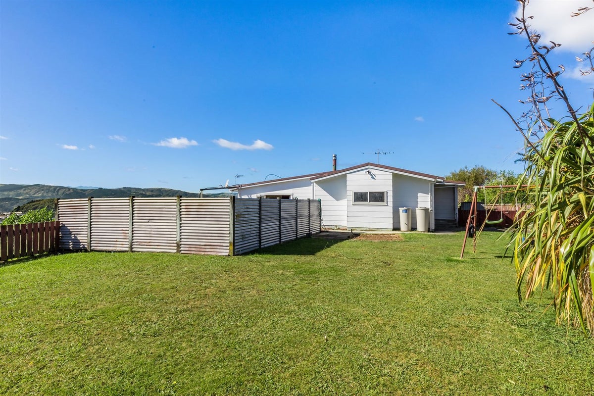 32 Sombrero View, Ascot Park, Porirua - Carousel 1