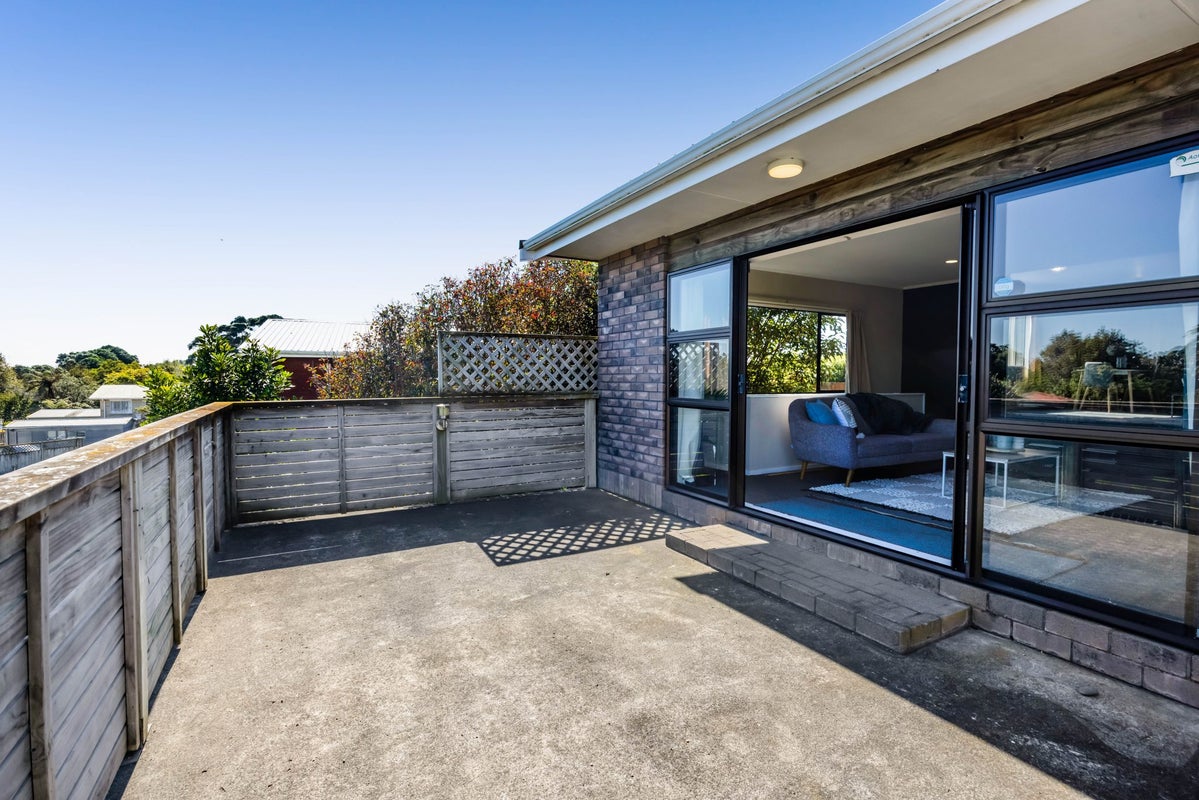 18 Lantana Avenue, Bell Block, New Plymouth - Carousel 1