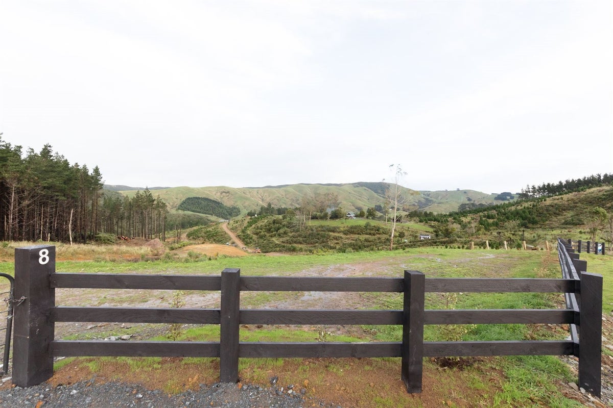 8 Pineland Drive, Turitea, Palmerston North - Carousel 14