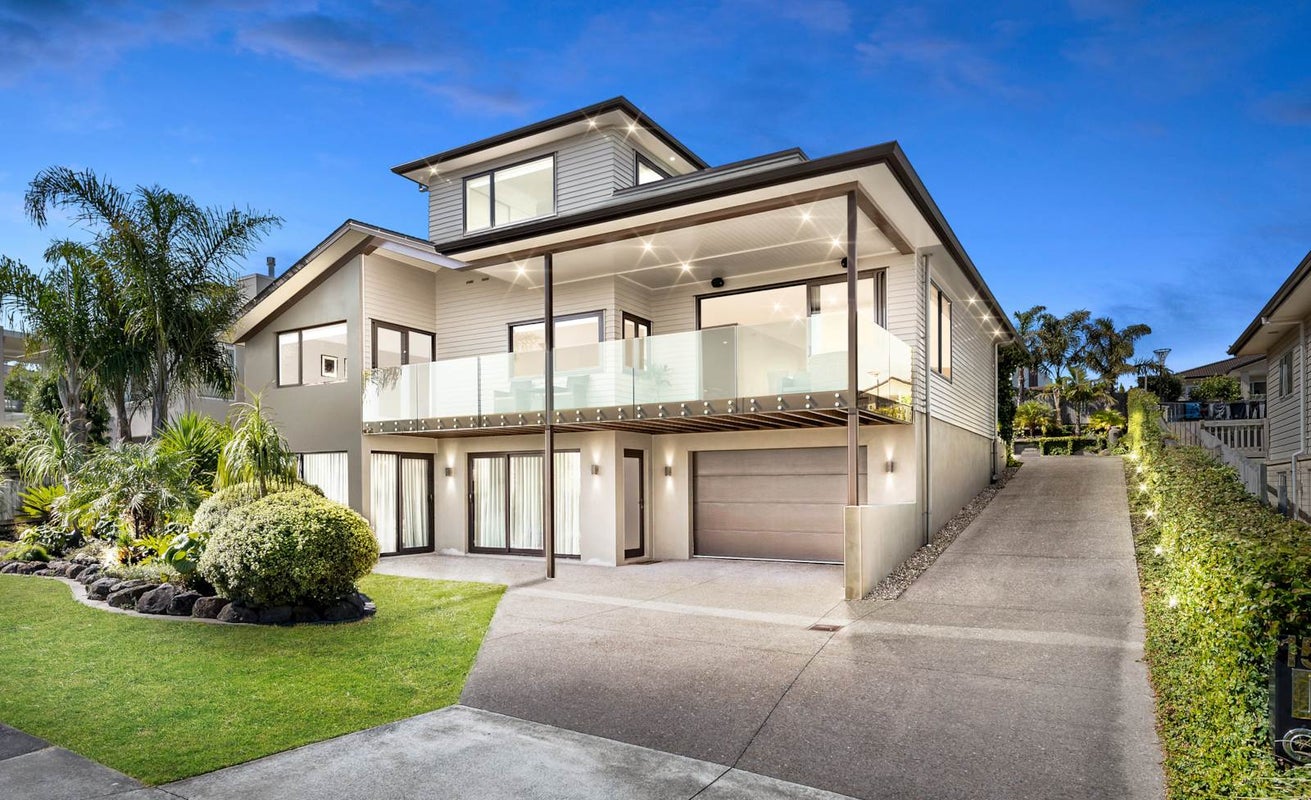 15 Liberty Crescent, Beachlands, Auckland - Carousel 1
