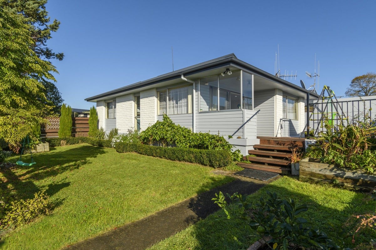 5A Knox Place, Greerton, Tauranga - Carousel 1