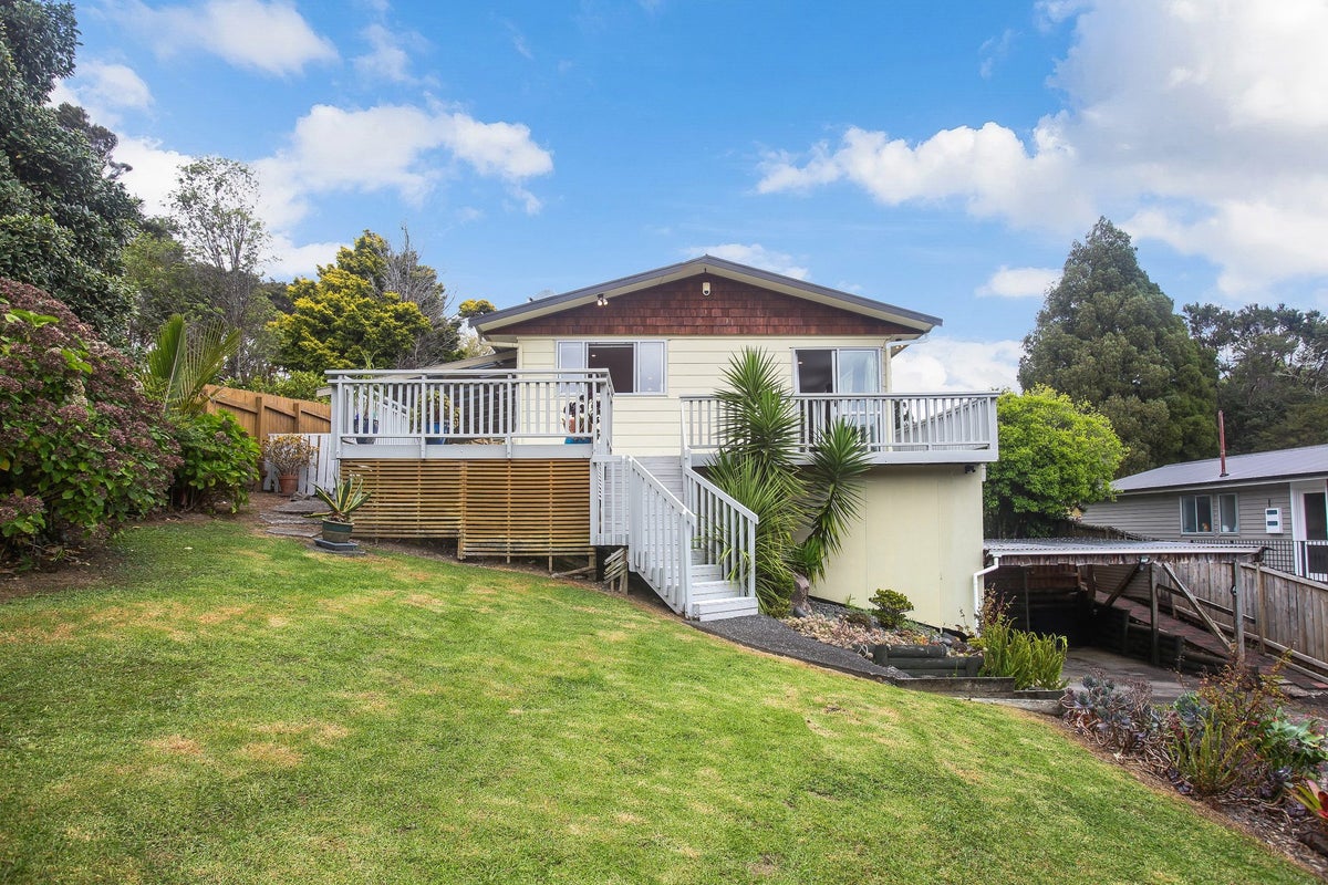 7 Napuka Road, Henderson Valley, Auckland - Carousel 1