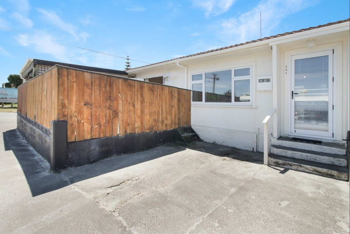 684 Waitarere Beach Road, Waitarere Beach, Levin - Carousel 1