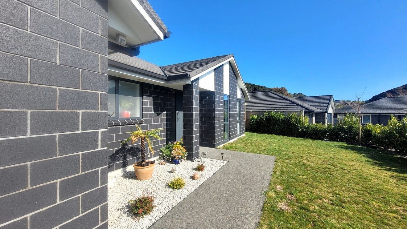 9 Tide Lane, Whitby, Porirua - Carousel 1