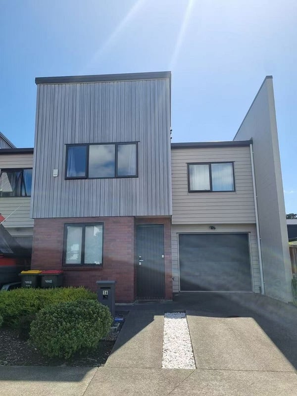 16 Gateway Avenue, Beachlands, Auckland - Carousel 1