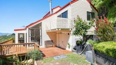 84A Mount Pleasant Road, Aro Valley, Wellington - Carousel 1
