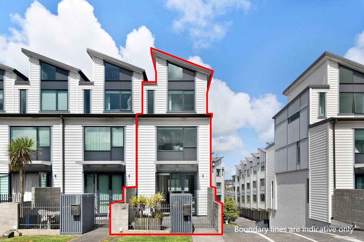 64 Norwood Drive, Flat Bush, Auckland - Carousel 1