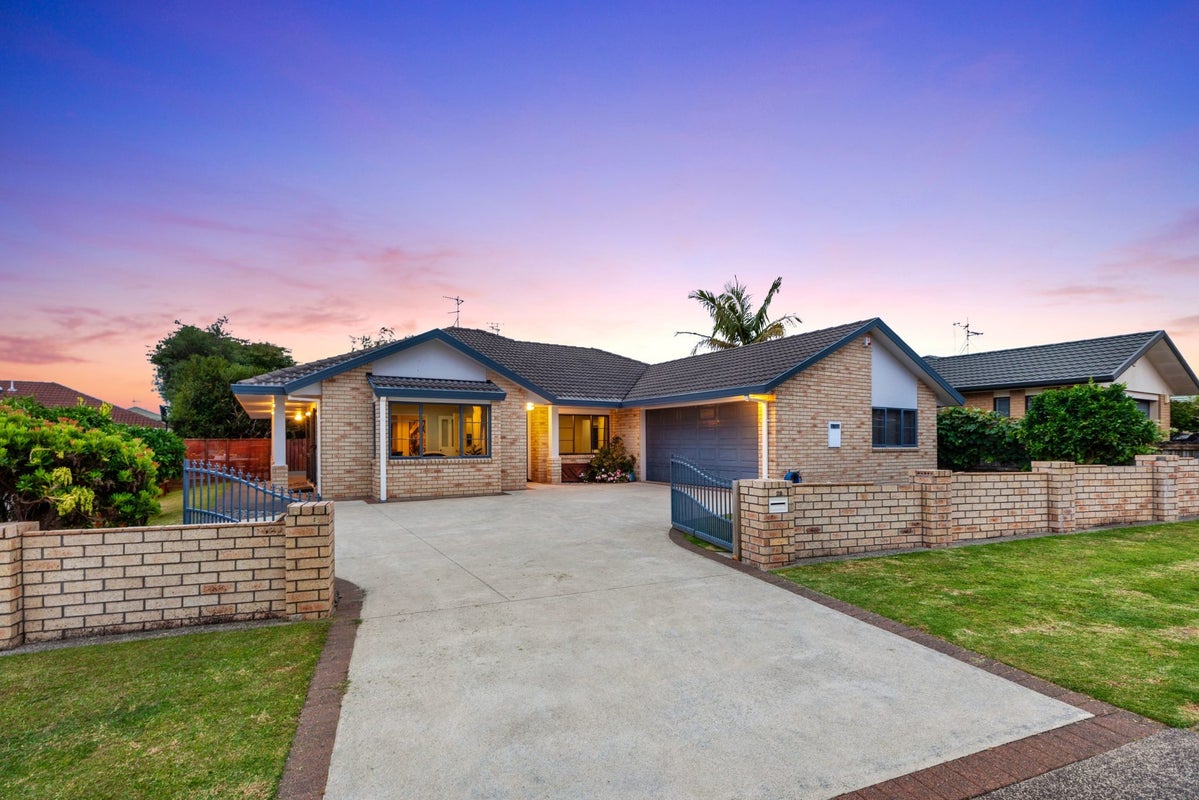 28 Stableford Drive, Pyes Pa, Tauranga - Carousel 1