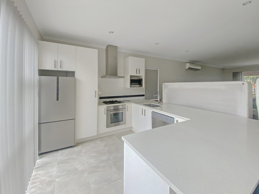 11 Hakawai Avenue, Takanini, Auckland - Carousel 2