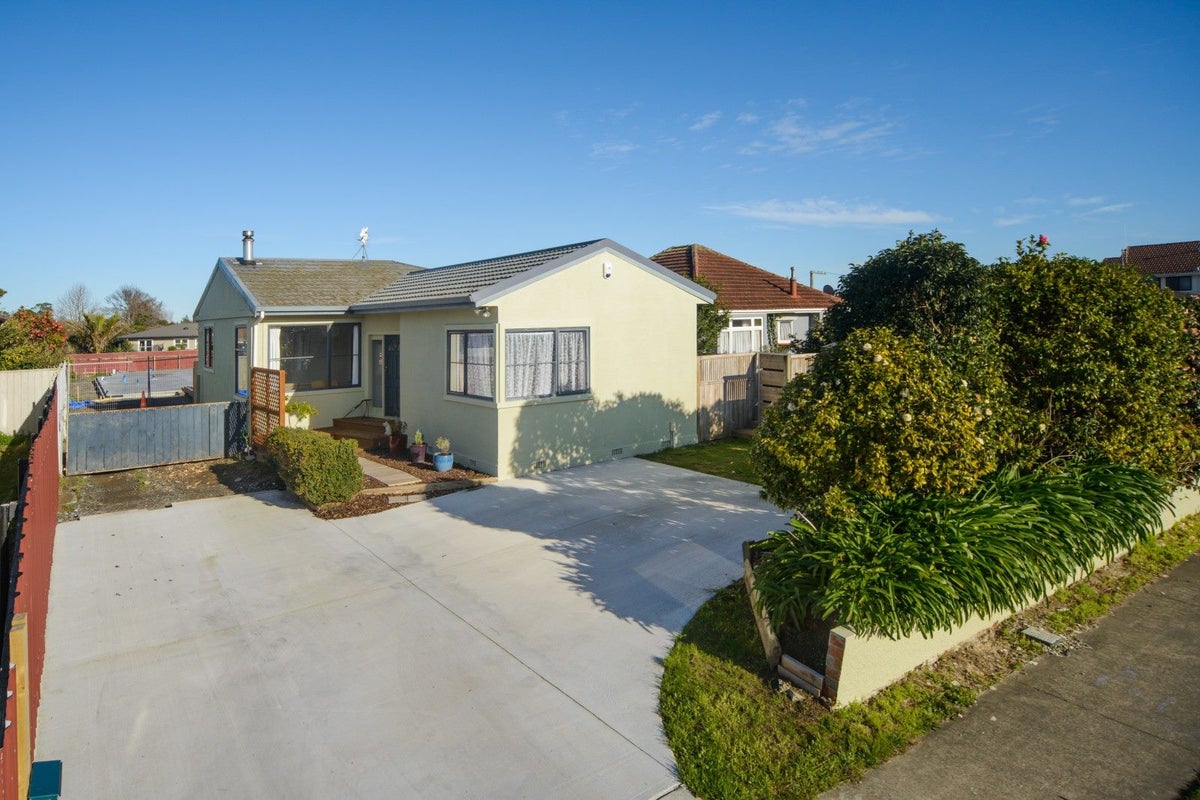 32 Wood Street, Takaro, Palmerston North - Carousel 1