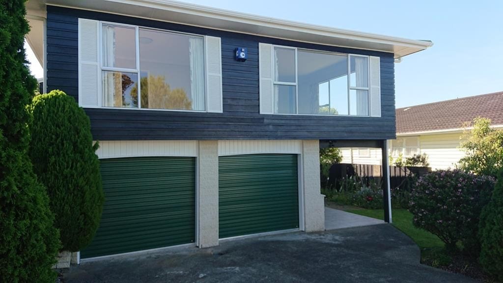 8 Lauderdale Road, Papakowhai, Porirua - Carousel 1