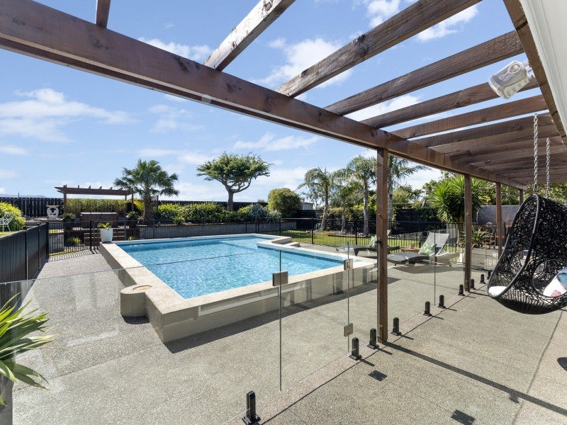 37 Callender Terrace, Paraparaumu Beach, Paraparaumu - Carousel 1
