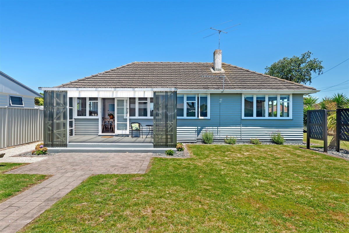 1 Churchill Crescent, Te Hapara, Gisborne - Carousel 1