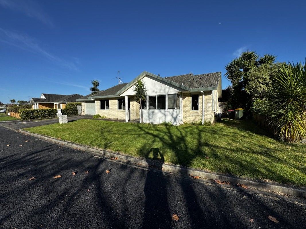 10A Aspatria Place, Northpark, Auckland - Carousel 1