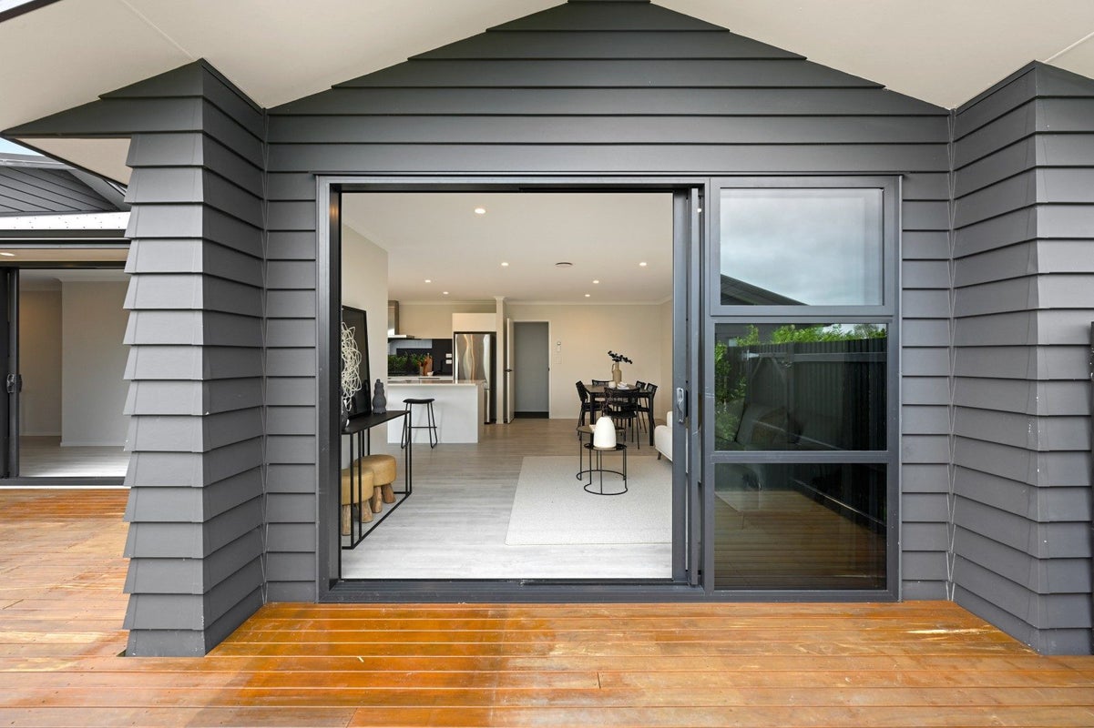 15 Lavinias Way, Chartwell, Hamilton - Carousel 2