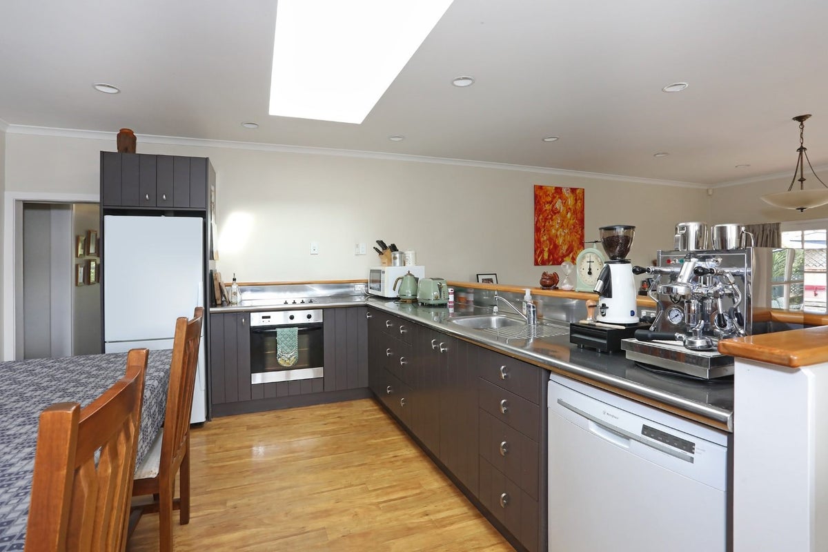6 Toia Street, Marton, Marton - Carousel 2
