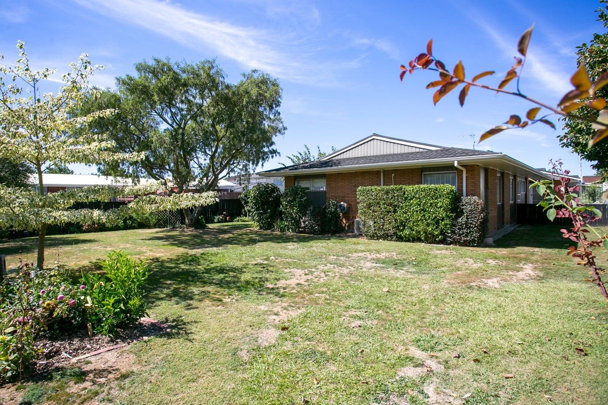 10 Woodstock Crescent, Leamington, Cambridge - Carousel 2