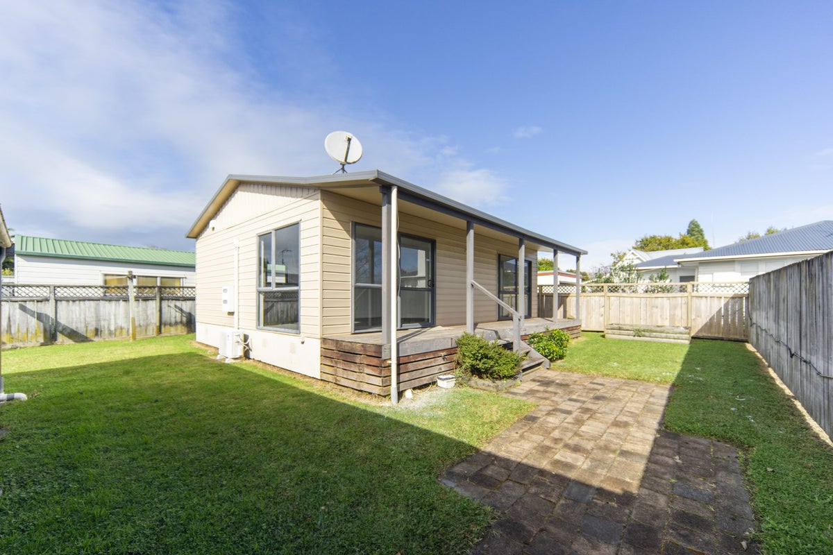 7 Saint Lukes Place, Bader, Hamilton - Carousel 1