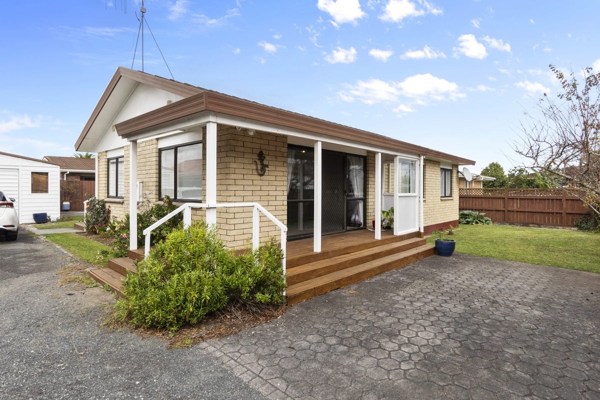 39B Hukanui Road, Fairfield, Hamilton - Carousel 1