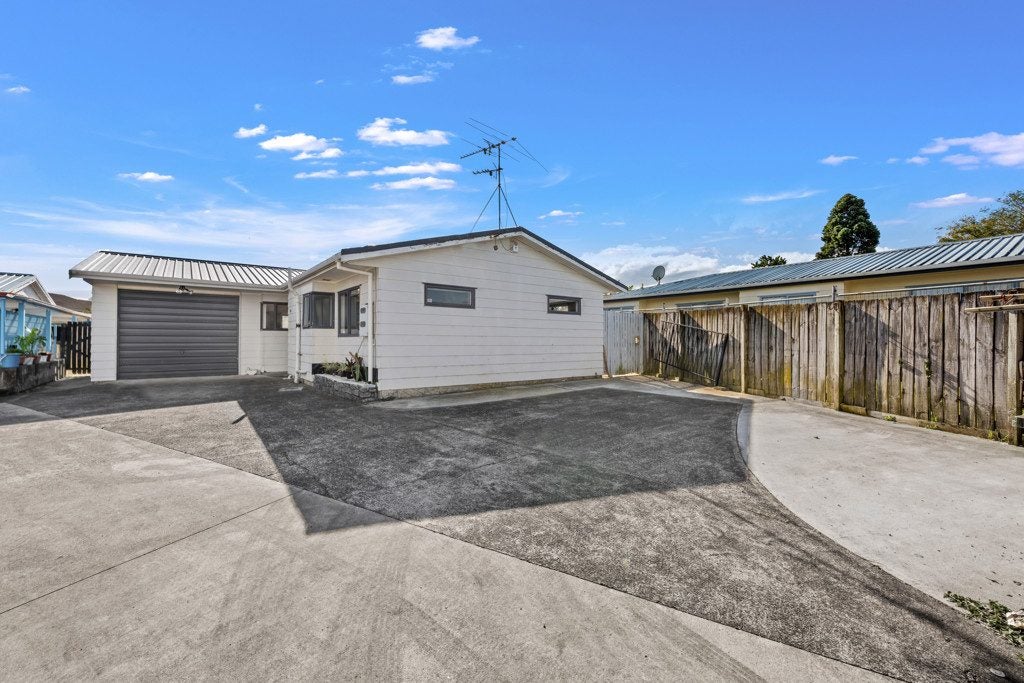 12B Oratu Place, Manurewa, Auckland - Carousel 1