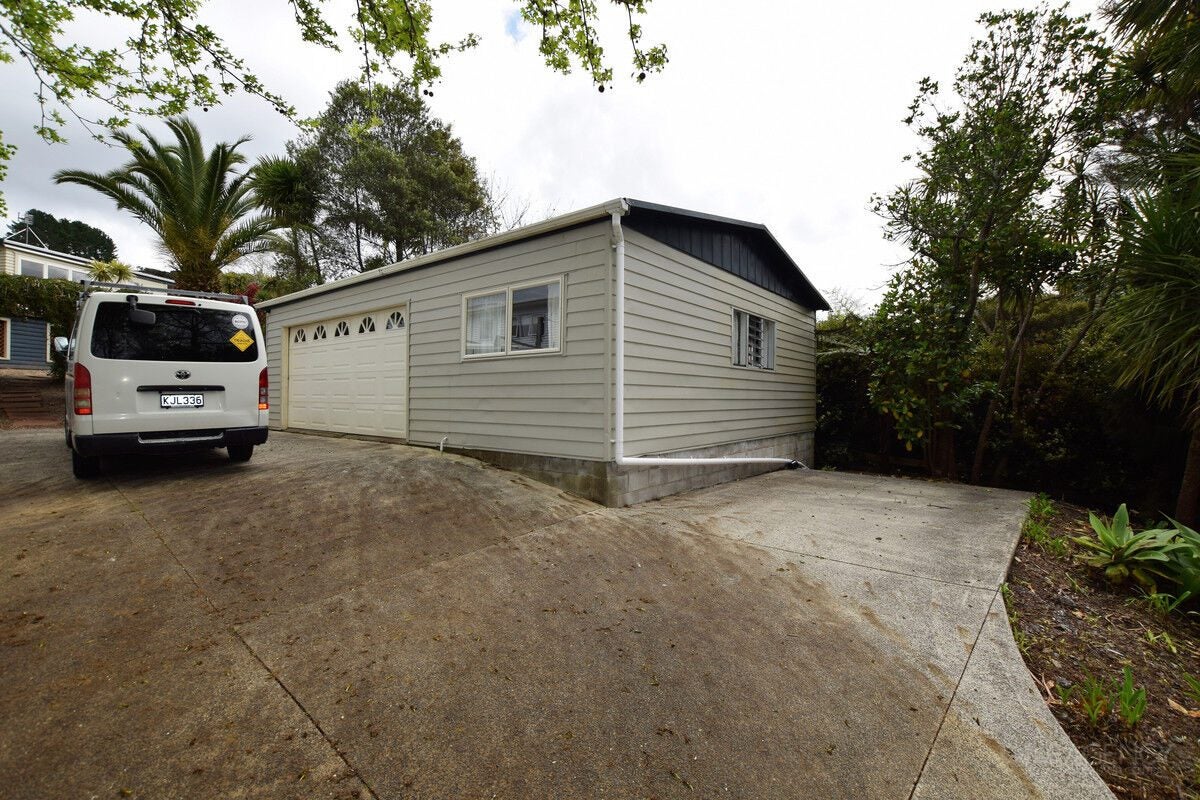 21 Grassmere Road, Henderson Valley, Auckland - Carousel 17