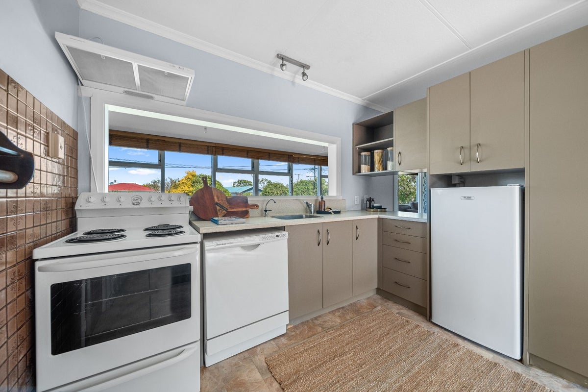 33 Keir Crescent, Lansdowne, Masterton - Carousel 2