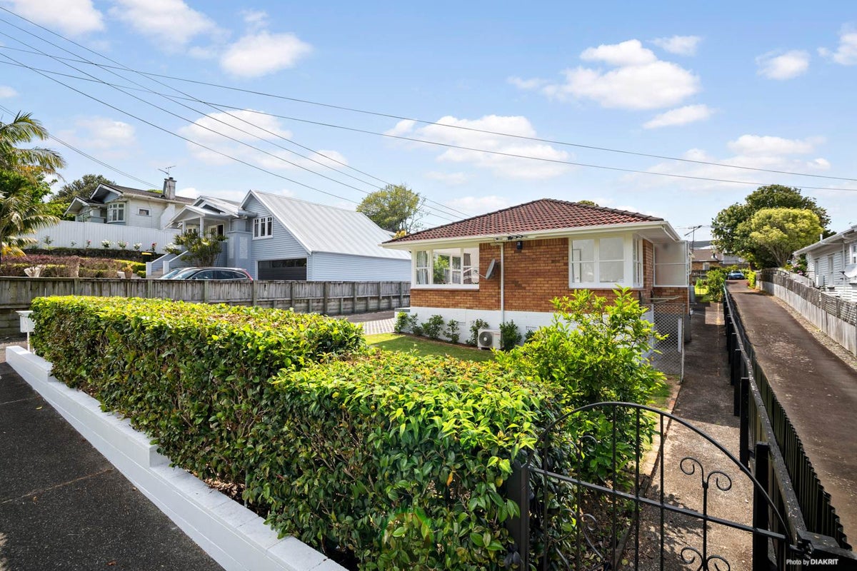 1/144 The Drive, Epsom, Auckland - Carousel 2
