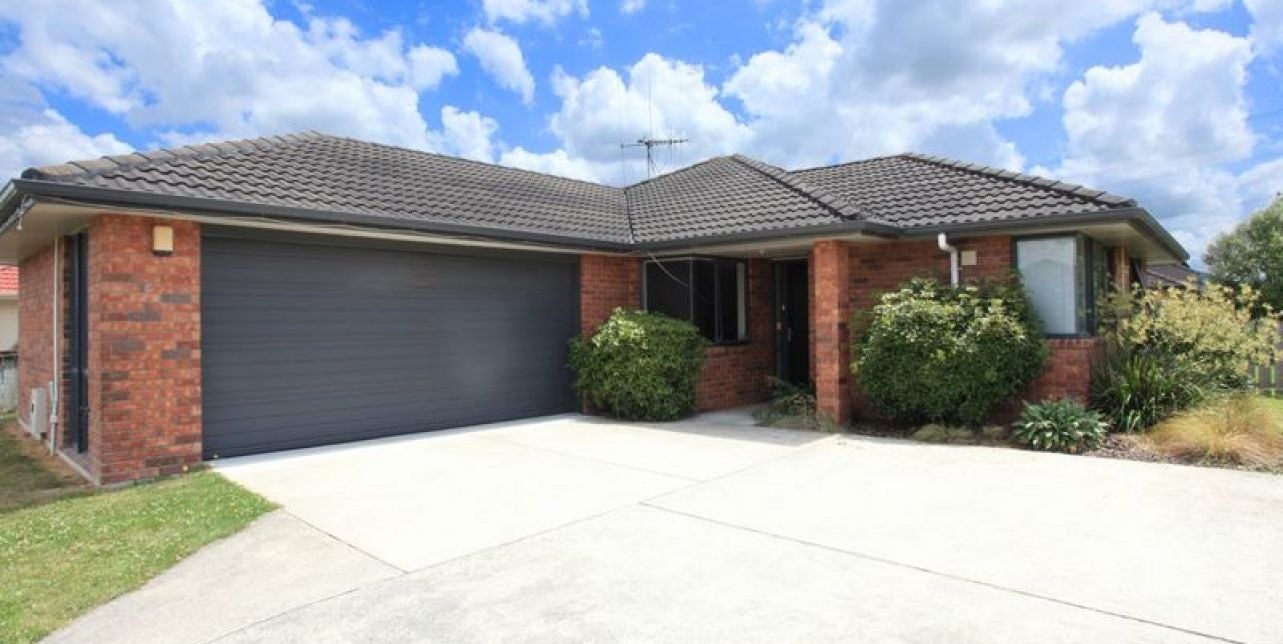 11 St Johns Avenue, Hamilton East, Hamilton - Carousel 1