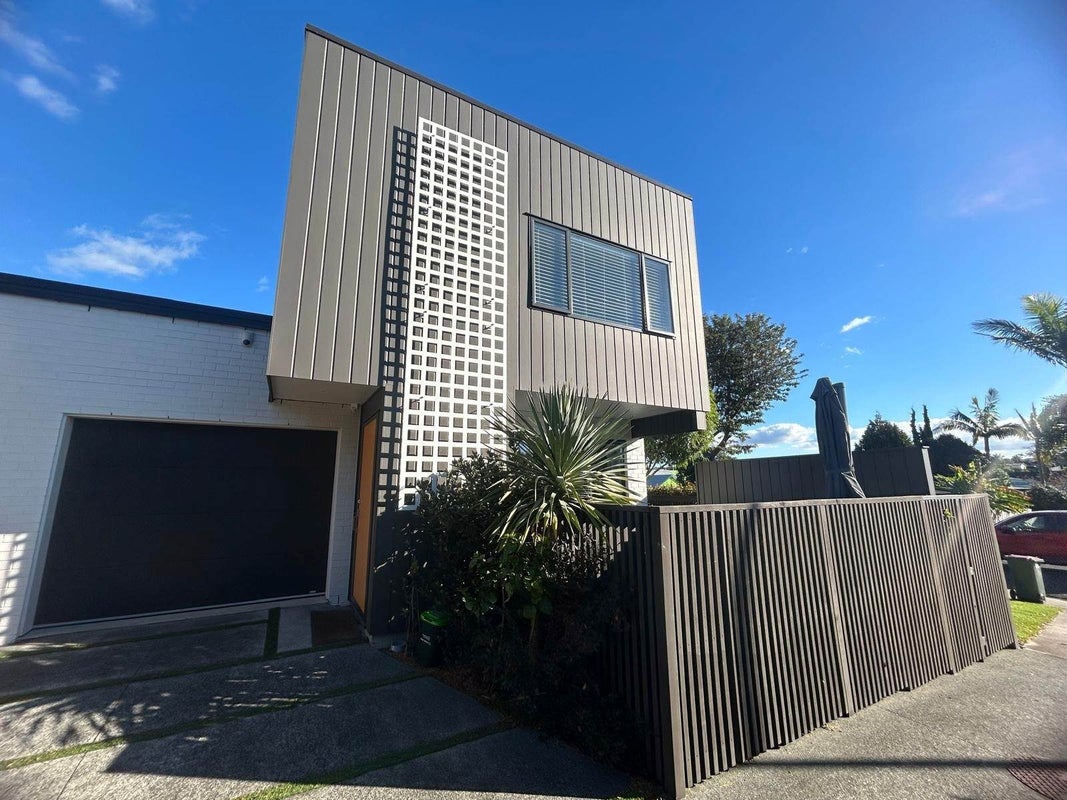 122A Moore Street, Howick, Auckland - Carousel 1