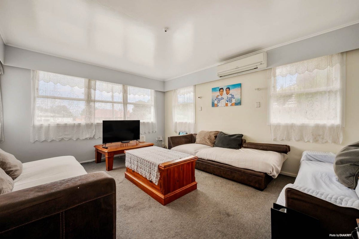 3 Sterling Street, Otara, Auckland - Carousel 2