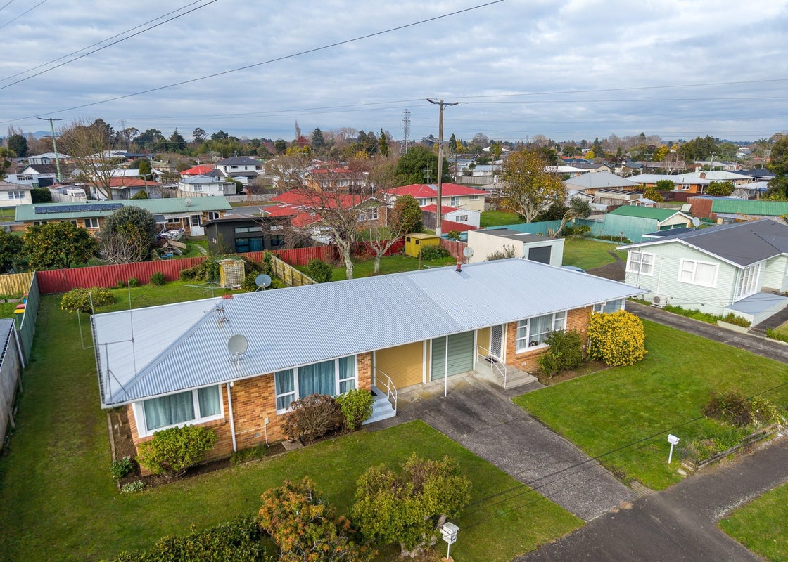 36 Sheridan Street, Silverdale, Hamilton - Carousel 1