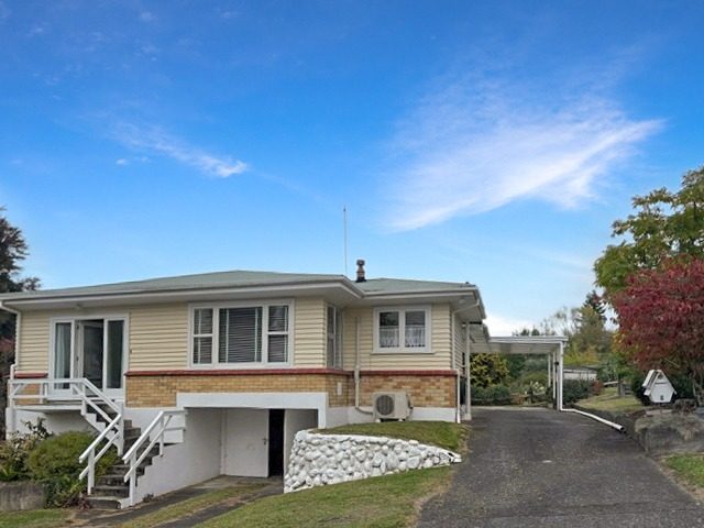 2 Steadman Street, Taumarunui - Carousel 1