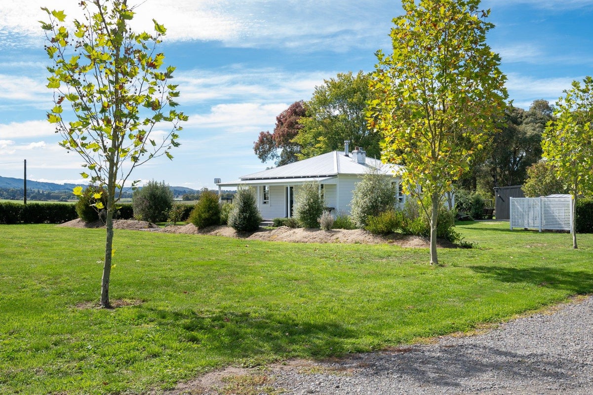 409 State Highway 2, Otane, Otane - Carousel 1