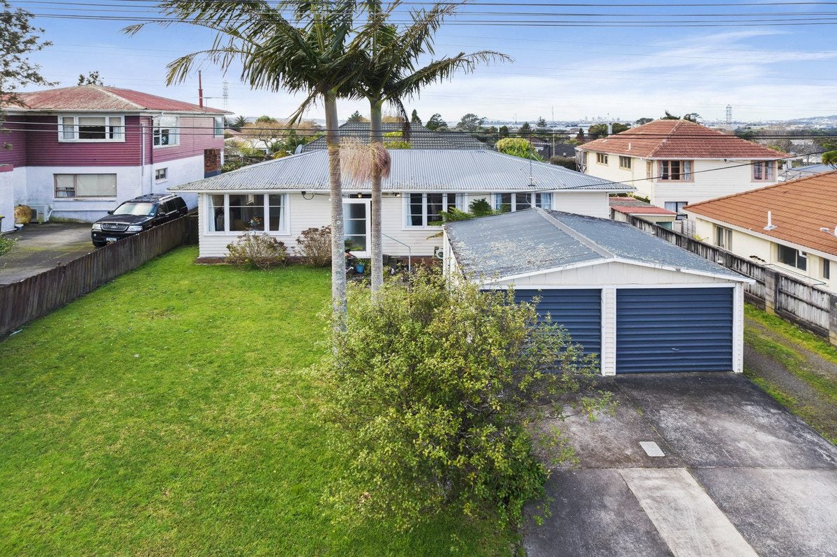 8 Poto Street, Te Atatu South, Auckland - Carousel 1