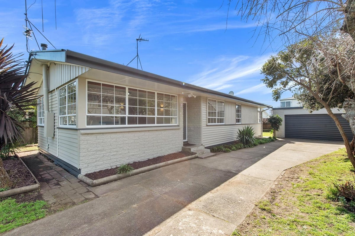 184 Newcastle Road, Nawton, Hamilton - Carousel 2