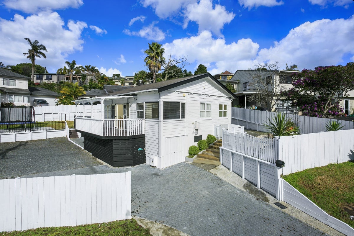 62 Glencoe Road, Browns Bay, Auckland - Carousel 1