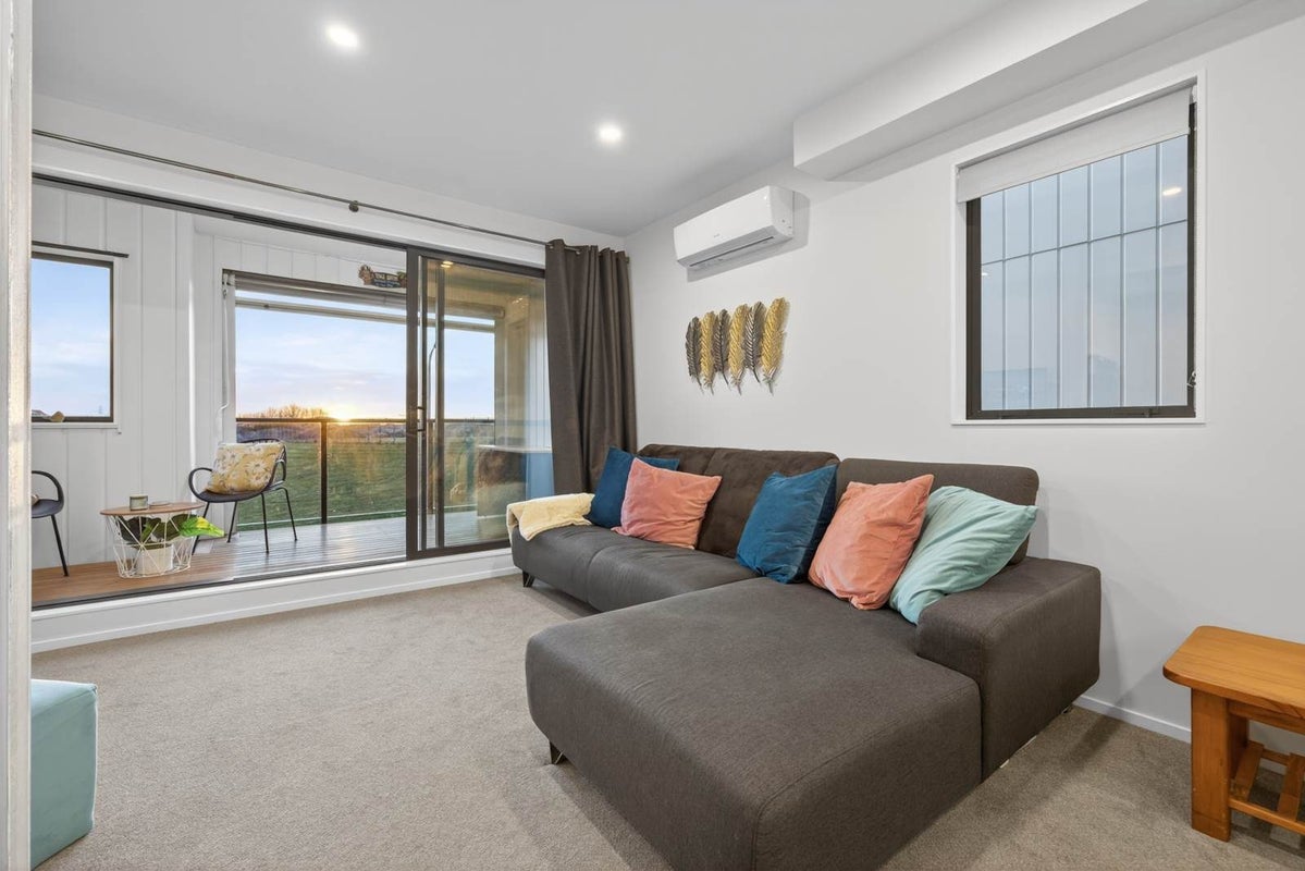 34 Carole Crescent, Pakuranga, Auckland - Carousel 2