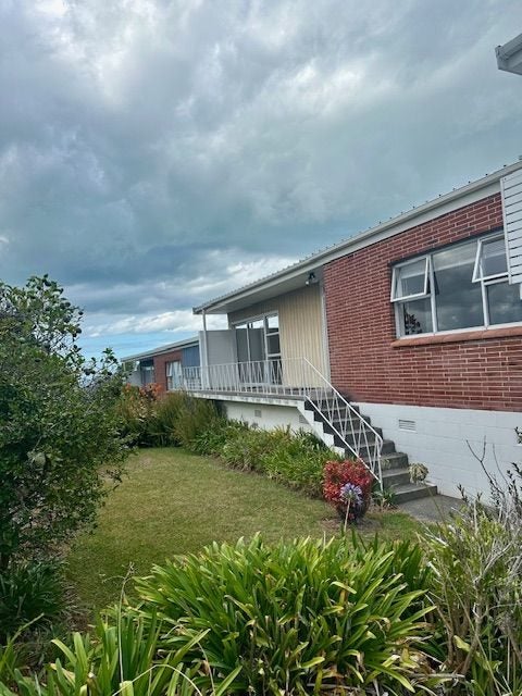 1/33 Castor Bay Rd, Castor Bay, North Shore City - Carousel 1