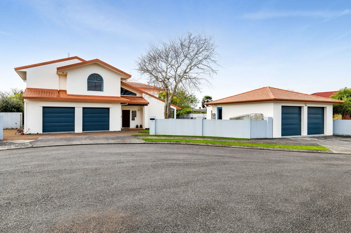 8 Taylor Place, Merrilands, New Plymouth - Carousel 1