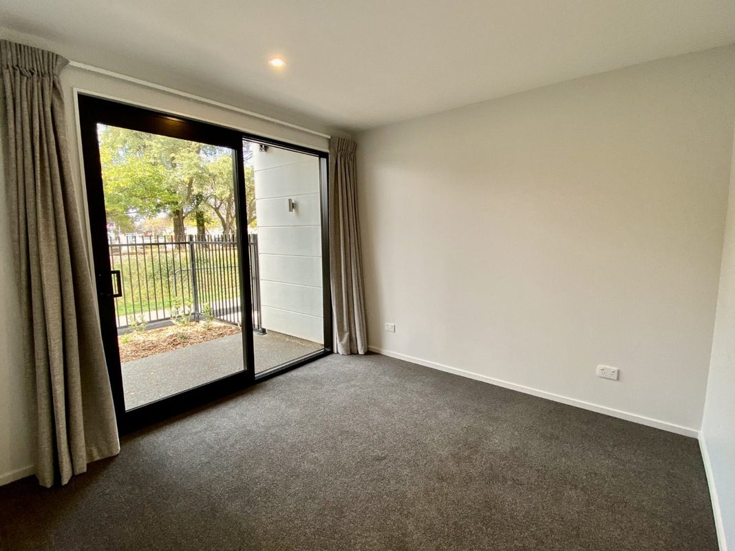 8/27 Harewood Road, Papanui, Christchurch - Carousel 2
